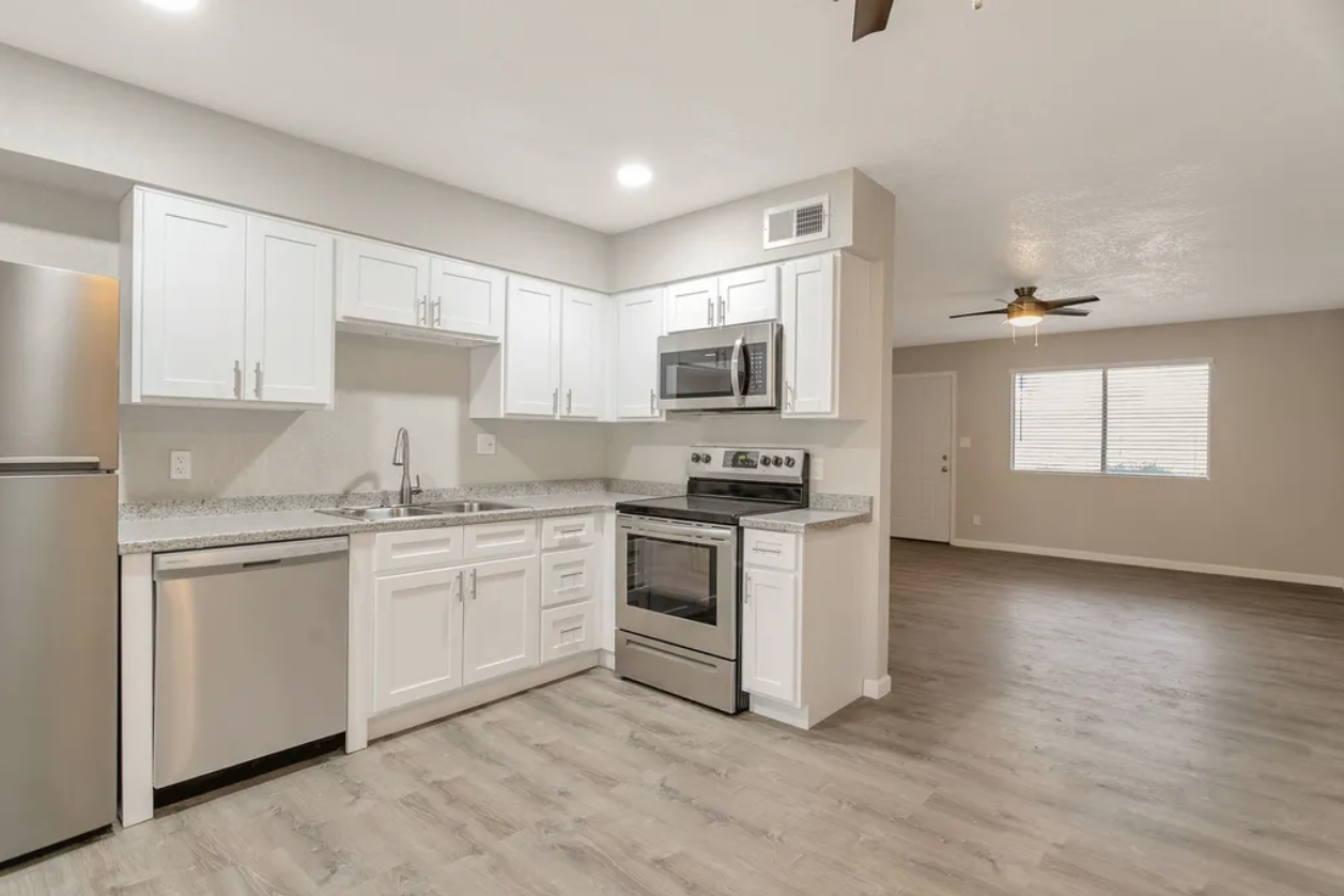 23 Palms Apartments photo 4